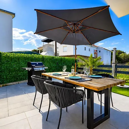 Garden & Sea - 5 Min To Jadro Appartement